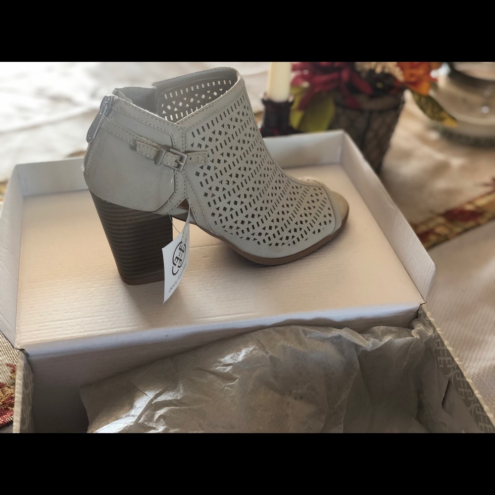 NWT open toed booties